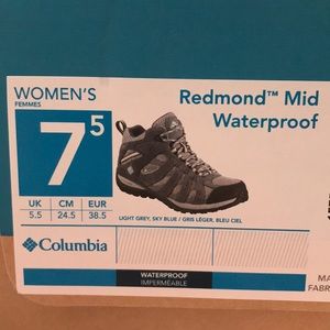 Never worn Columbia hiking boots